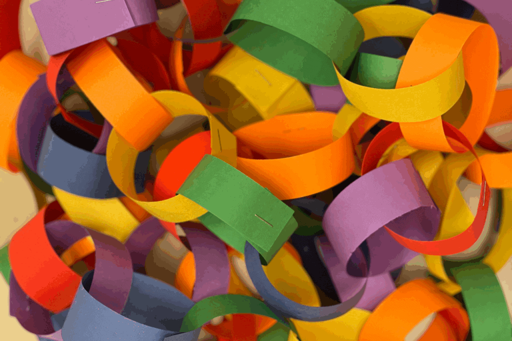 multi-coloured paper chains to represent backlinks